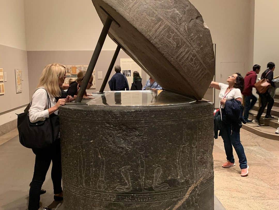 橋本マナミさんのインスタグラム写真 - (橋本マナミInstagram)「#メトロポリタン美術館　😊 見切れないくらい広かったー💦全部周りたかったけど断念。。音声ガイド使うとより深く理解できていいね😊 近々仕事でエジプトに行くのでエジプトのゾーンもとても勉強になりました🥰🙆‍♀️ #ニューヨーク」10月16日 15時32分 - manami84808