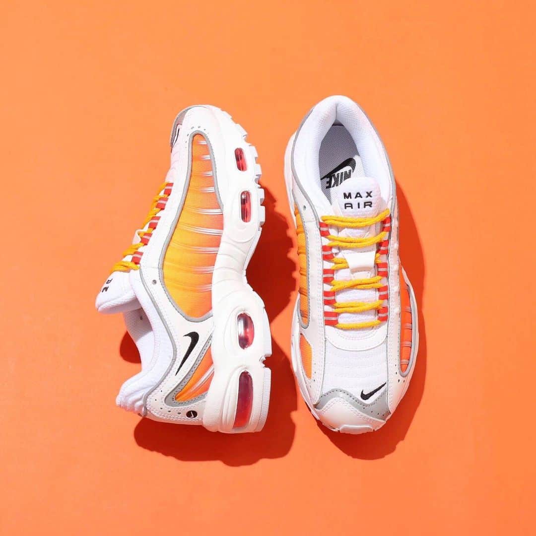 Sports Lab by atmos OSAKAさんのインスタグラム写真 - (Sports Lab by atmos OSAKAInstagram)「✴︎ 【10/17(THU)RELEASE】 NIKE WMNS AIR MAX TAILWIND VNRG CK4122-001 CK4122-100 ¥18,000-(w/o tax)」10月16日 15時44分 - atmos_lucua_osaka