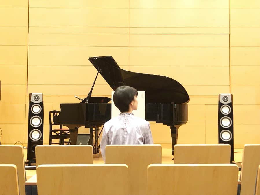 南壽あさ子さんのインスタグラム写真 - (南壽あさ子Instagram)「札幌コンベンションセンターのピアノと、お世話になった協賛店の大阪屋さんと一緒に。お世話になりました。  #piano #札幌 #北海道 #cavin大阪屋」10月16日 15時57分 - nasuasaco