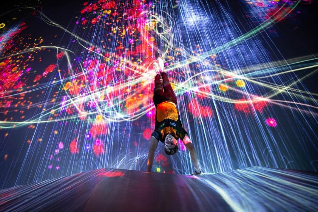 MotoGPさんのインスタグラム写真 - (MotoGPInstagram)「Discovering a new sensory world ✨ // Local heroes @takanakagami, @ayumusasaki_71 and @tatsuki_suzuki_24 alongside @speedupfactory riders got the chance to explore the Japanese technology at the TeamLabs digital art museum in Tokyo ahead of the #JapaneseGP 🇯🇵 Swipe left ⬅️ for more magic pics! #MotoGP #Motorcycle #Racing #Motorsport」10月16日 16時00分 - motogp