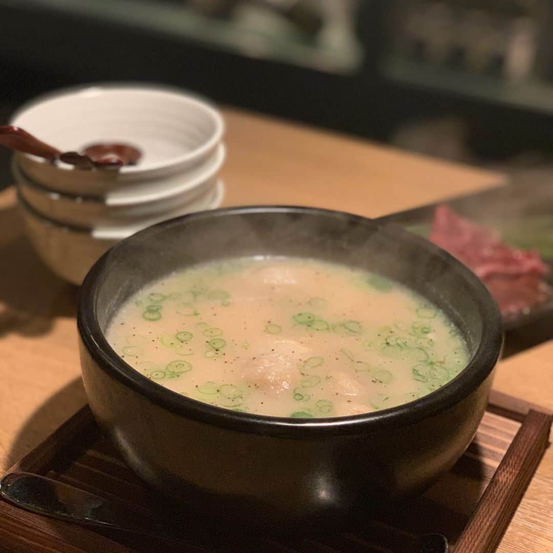 吉田美紀さんのインスタグラム写真 - (吉田美紀Instagram)「・ ・ 焼肉大好き娘。 （もちろんわたしも😁） ・ リクエストを聞くと答えが返ってくる @029nishiazabu ・ お肉はもちろんスープや〆のご飯まで◎✨ 親子で大好きなお店😋 ・ 一周年おめでとうございます㊗️ ・ ・ #yakiniku #029nishiazabu #tokyorestaurant #焼肉 #029西麻布 #焼肉女子」10月16日 16時27分 - miki__yoshida
