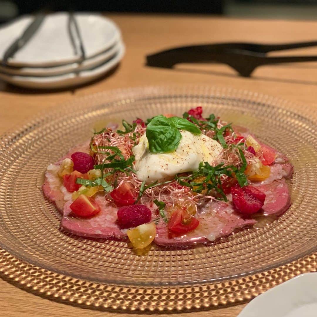 吉田美紀さんのインスタグラム写真 - (吉田美紀Instagram)「・ ・ 焼肉大好き娘。 （もちろんわたしも😁） ・ リクエストを聞くと答えが返ってくる @029nishiazabu ・ お肉はもちろんスープや〆のご飯まで◎✨ 親子で大好きなお店😋 ・ 一周年おめでとうございます㊗️ ・ ・ #yakiniku #029nishiazabu #tokyorestaurant #焼肉 #029西麻布 #焼肉女子」10月16日 16時27分 - miki__yoshida