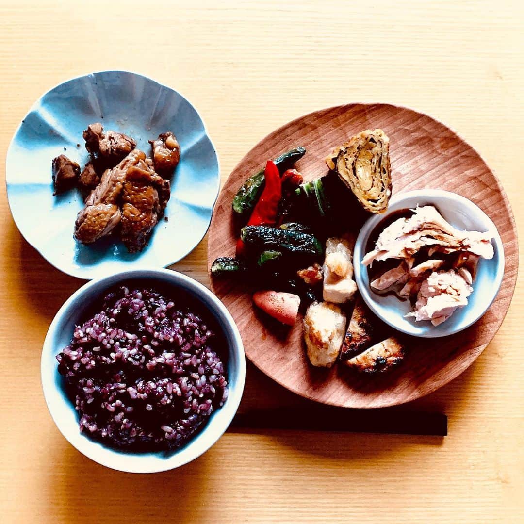 のインスタグラム：「弁当をつくった余りと、一昨日のおかずの残り。」