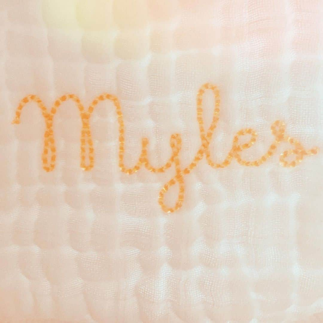 ミランダ・カーさんのインスタグラム写真 - (ミランダ・カーInstagram)「✨ We are overjoyed at the arrival of Myles and so appreciate everyone's kind words and wishes during this special time. We couldn't be more excited to welcome our beautiful son into our family. ✨」10月16日 8時41分 - mirandakerr