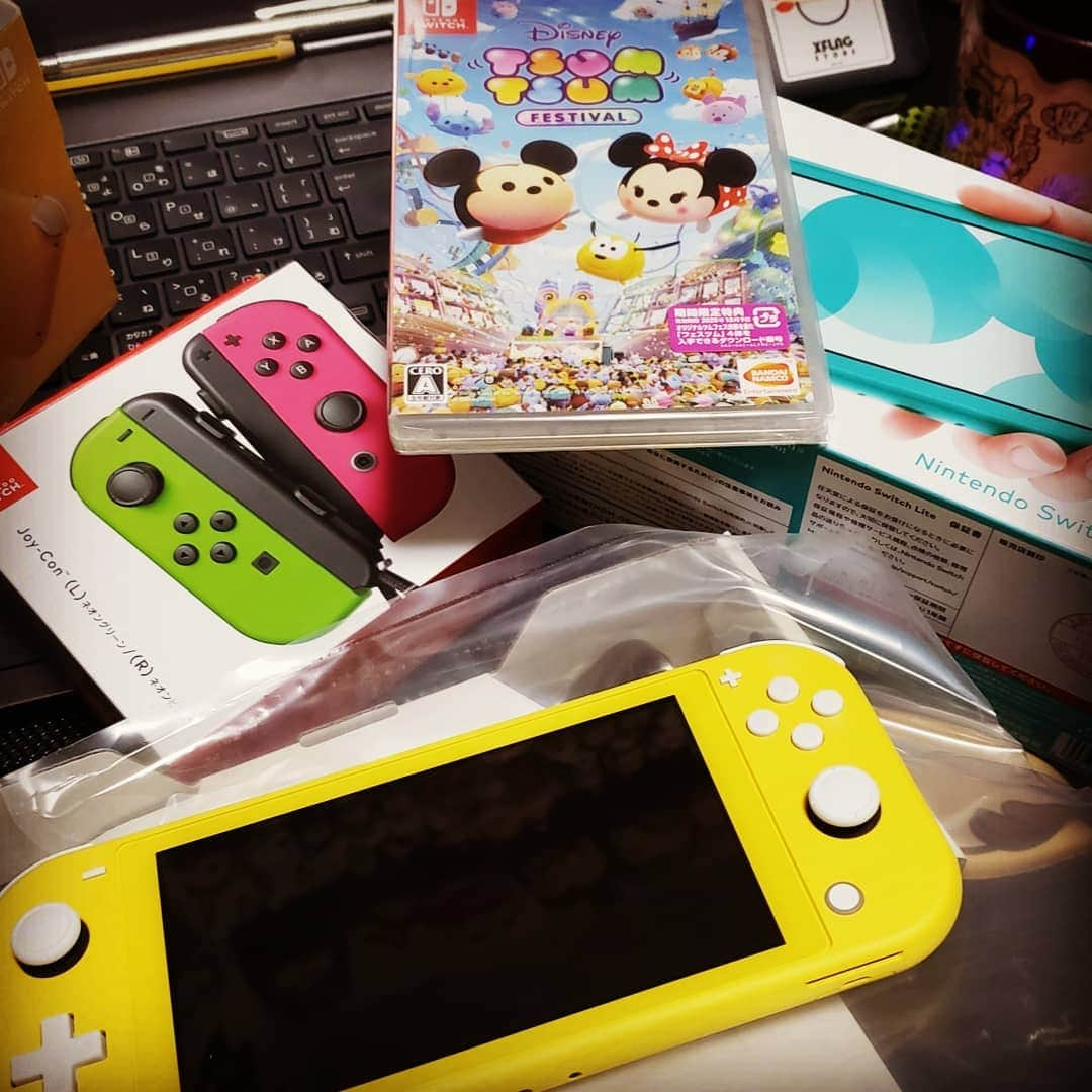 Seiji＠きたくぶのインスタグラム：「ツムツムフェスティバルなう✨ 2台のSwitchライトでロストトレジャー💰💰💰 コイン稼ぎに必死ですw  #ツムツム #ツムツムフェスティバル #ツムフェス #ディズニー #tsumtsum #tsumtsumfestival」