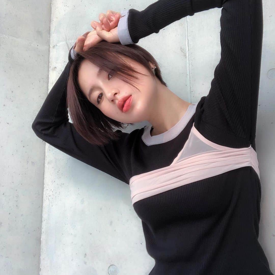 のインスタグラム：「おかわな #TOPS は #AKIKOAOKI の！ 寒くなったね〜。 ちょい風邪ひいてるよ🤧﻿ ﻿ #KNIT ﻿ #ootd ﻿ #오오티디﻿ #데일리룩﻿ #아웃핏﻿ #데일리코디﻿ #데일리패션﻿ #옷﻿ #패션﻿ #오늘뭐입지﻿」