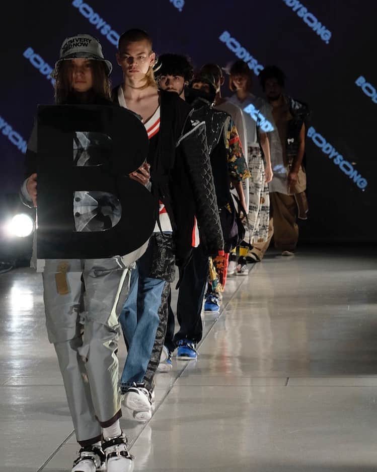 Apparel-web.comさんのインスタグラム写真 - (Apparel-web.comInstagram)「BODY SONG 2020春夏コレクション #bodysong #RFWT  #tokyo #fashionweek #fashionshow #collection #trend #fashion #コレクション #ファッション #ファッションショー @rakutenFWT  @bodysong_」10月16日 9時45分 - apparelweb