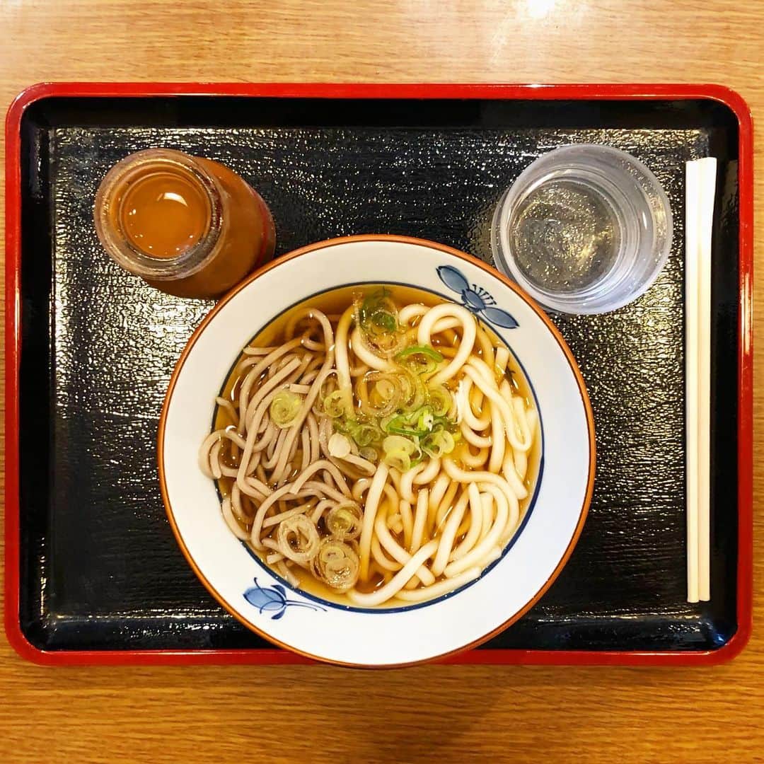 のインスタグラム：「高岡でチャンポンと言ったら、長崎のチャンポンではなく、蕎麦とうどんのハーフandハーフなんだよー！」