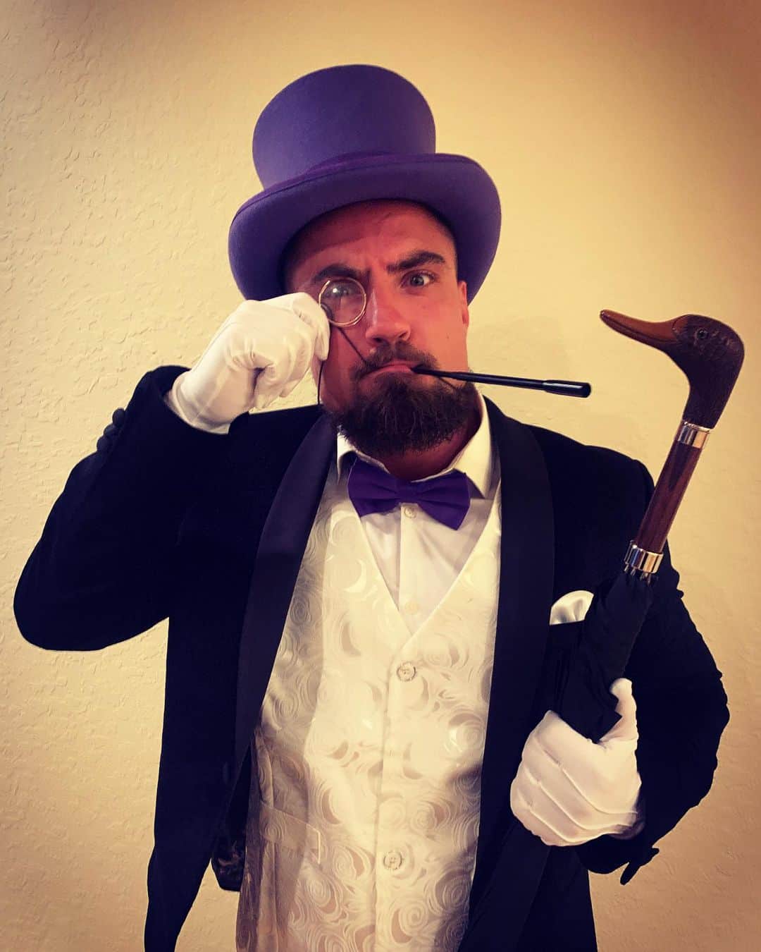マーティ・スカルのインスタグラム：「Of course I’m the Penguin 🐧  #villain ☔️」