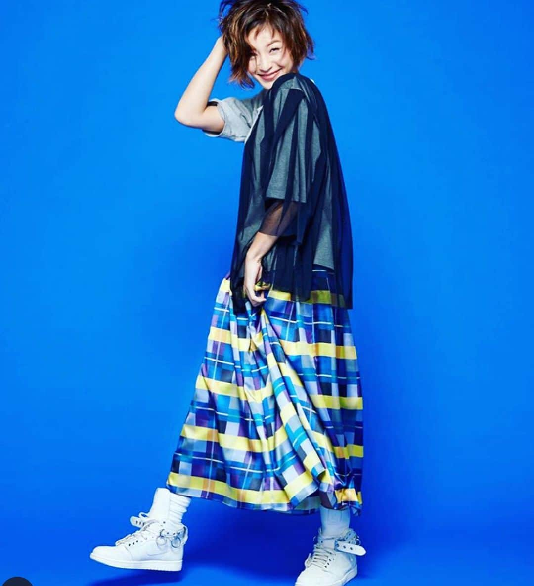 西山茉希さんのインスタグラム写真 - (西山茉希Instagram)「#repost @noisemaker_jpn ・・・ □MAKI NISHIYAMA LOOKBOOK 2019AW□⁠⠀⁠⠀ *coordinate13*⁠⠀ ⁠⠀ ⁠・tops ¥15,000+tax⁠⠀⠀⠀⁠⠀ ・skirt　⁠⁠¥16,000+tax⁠⁠⠀ ⁠⠀⁠⠀ ⁠⠀⁠⠀ ⁣#noisemakerjpn #noisemaker #ノイズメーカー #fashion #ファッションコーデ #coordinate #コーデ  #knit #instafashion #韓国コーデ #outfit  #korea #2019aw #blue #オーバーサイズ #ビッグシルエット #チュール #チェック #model #winter #instapic #womenstyle #modefashion #西山茉希 #韓国ストリート #オトナカジュアル⁠ #nike  ぐんもです。」10月16日 10時04分 - maki.nshiyama50