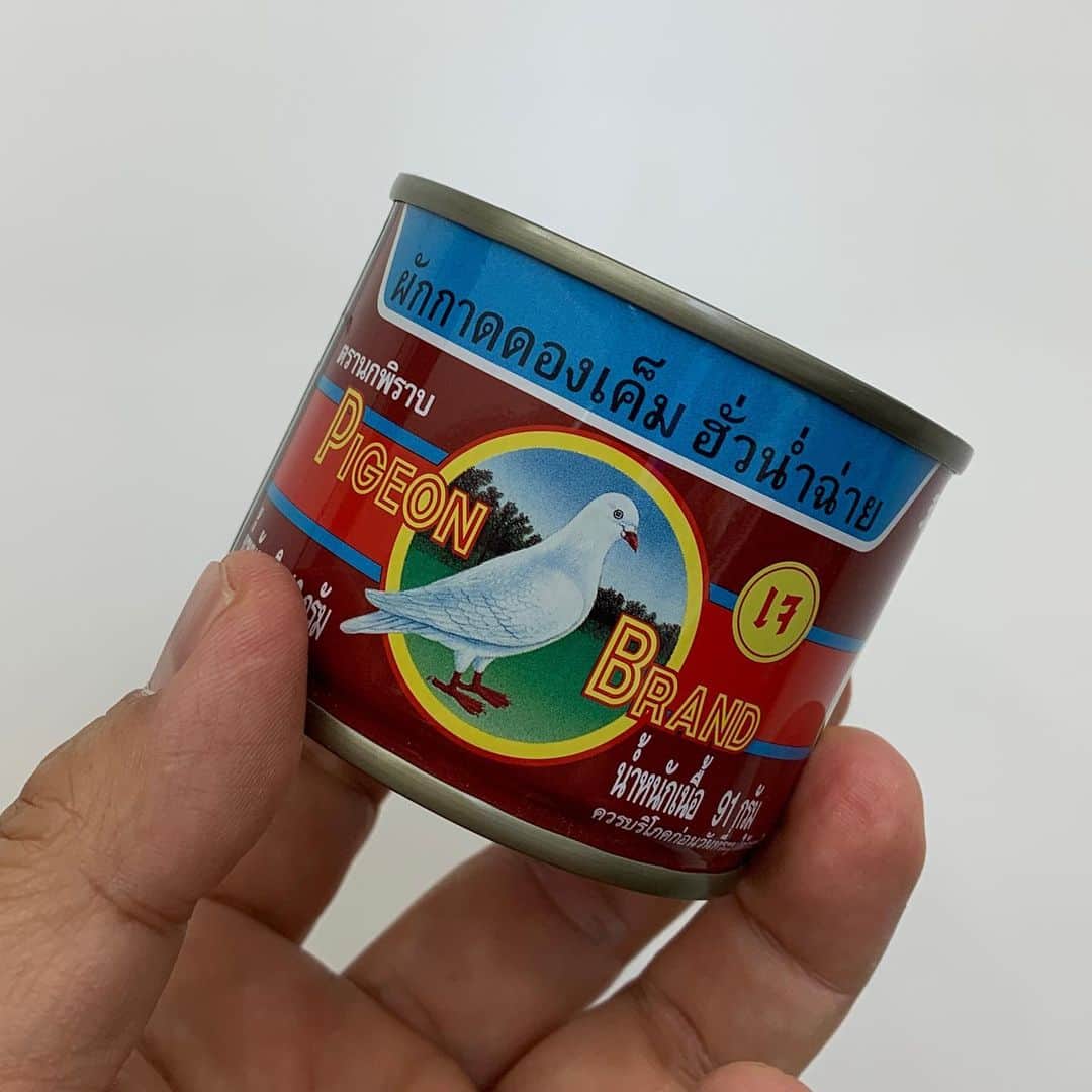 のインスタグラム：「同僚のタイ土産。鳩の缶詰ではなく、白菜の酸っぱい漬物らしいです。」