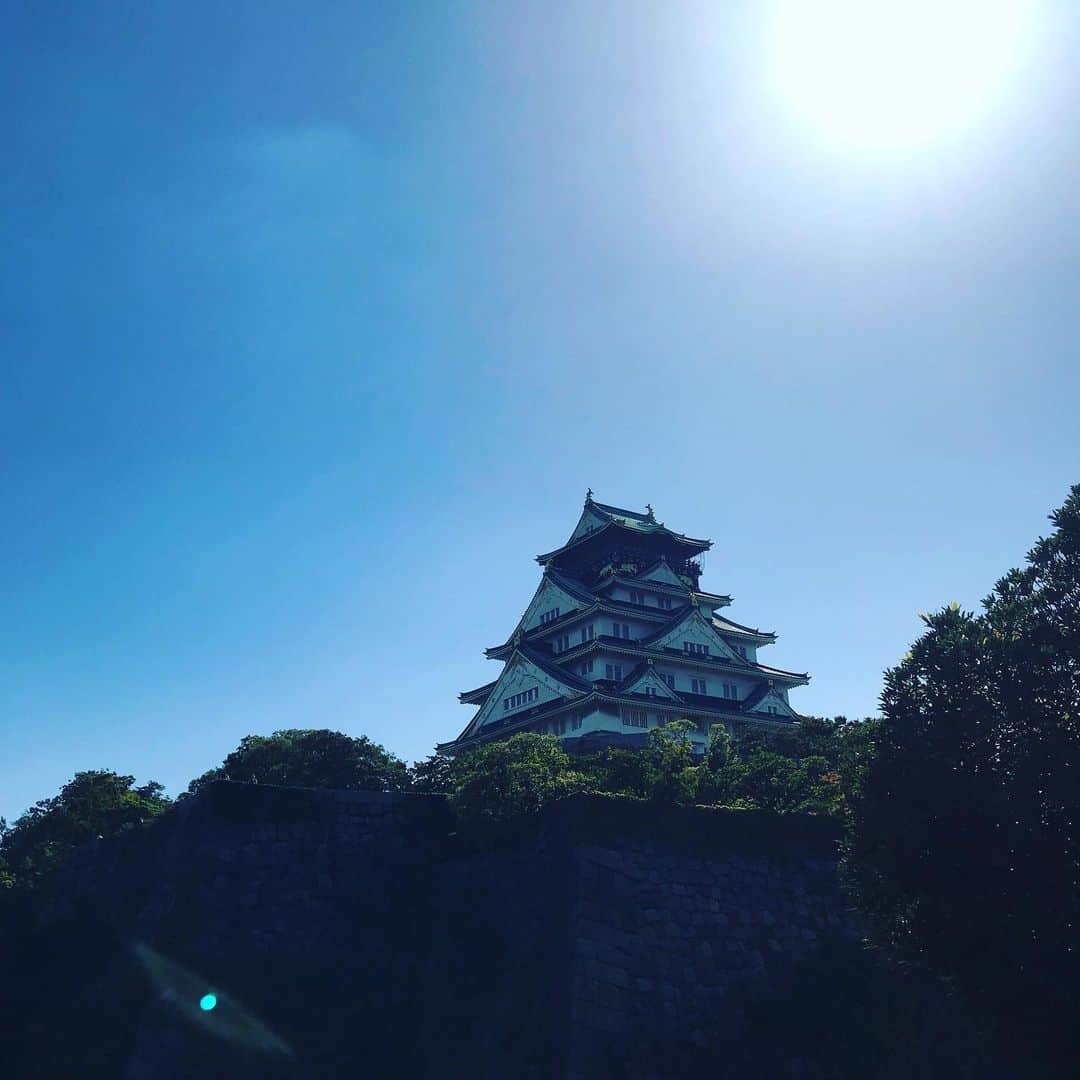 緒月遠麻さんのインスタグラム写真 - (緒月遠麻Instagram)「☺︎ いいねいいね 城っていいね。  #晴天 #大阪城」10月16日 11時42分 - toma_ozuki