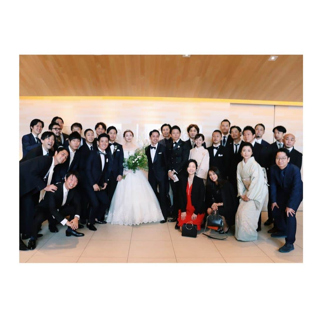 広瀬未花さんのインスタグラム写真 - (広瀬未花Instagram)「大好きなお二人の Wedding party❤️ とっても素敵な披露宴でした✨ 末永く、お幸せに❤️❤️ ・ 素敵な仲間達と幸せな時間を過ごせました😊 久々に会えた人もいて、嬉しかったなぁ〜✨ 皆さん各分野でご活躍されている方々で、日頃から支えてくれる人ばかりです。 いつもありがとうございます😊 これからも人とのご縁を大切にしていきたいな♡ ・ blackdress/ @peelslowly.see ・ #ご結婚おめでとうございます #1014 #❤️」10月16日 11時53分 - micahirose