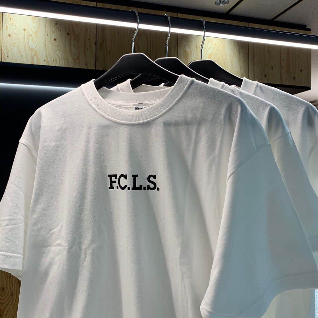 Suchmosのインスタグラム：「‪F.C.L.S. Tシャツの通販が決定！‬﻿ ﻿ ‪《販売期間》‬﻿ ‪・10/17(木) 正午12:00〜‬﻿ ﻿ ‪詳しくはハマスタ特設サイトをチェック！ ﻿ ‪#scm0908‬﻿ ‪#Suchmos #FCLS‬」