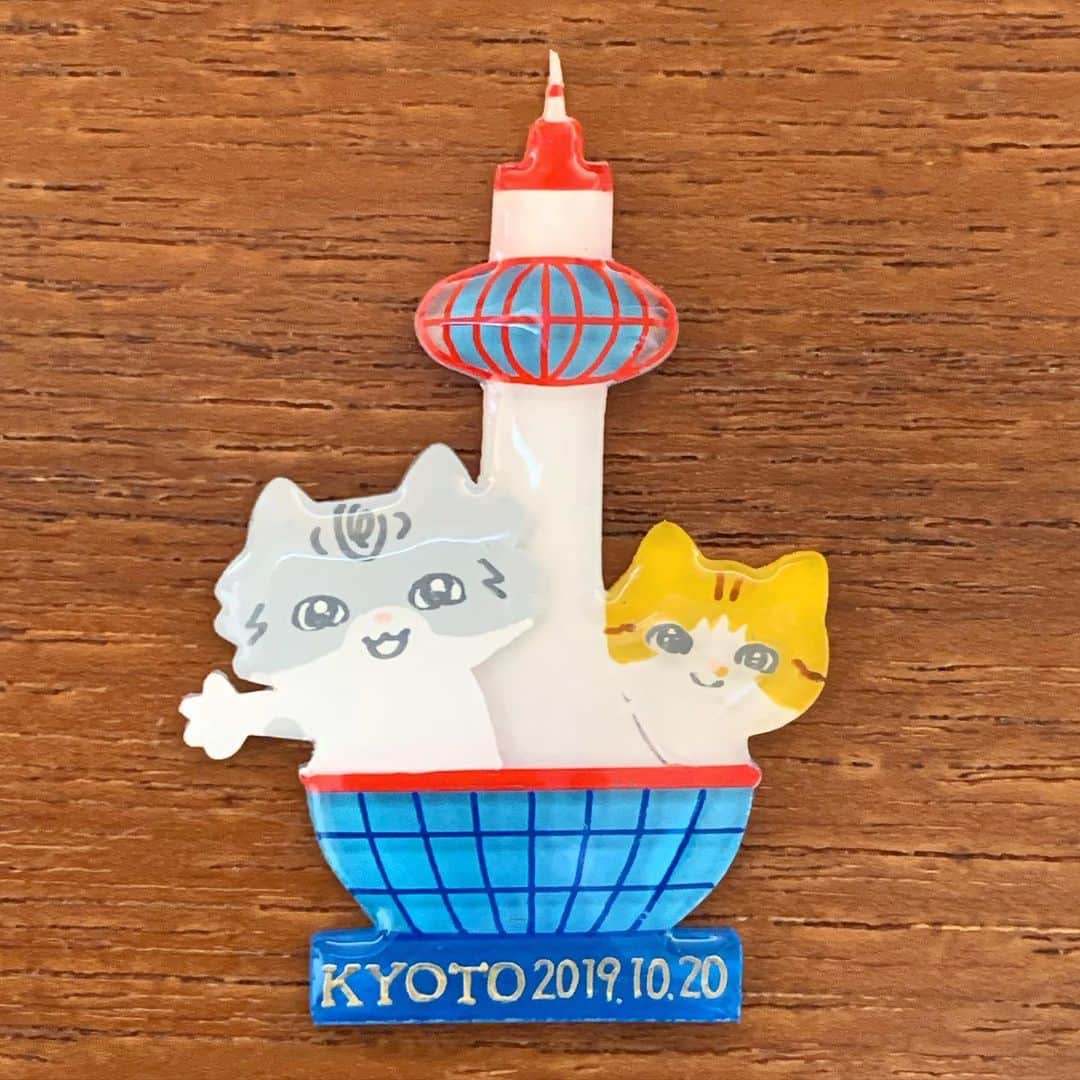 近藤研二さんのインスタグラム写真 - (近藤研二Instagram)「モイウニバッジ「京都タワーバージョン」  日曜日の猫町フェスWEST 限定で作りました！  #モイバッジ　#ウニバッジ　#モイウニバッジ　#モイとウニ」10月16日 12時11分 - kenjikond0