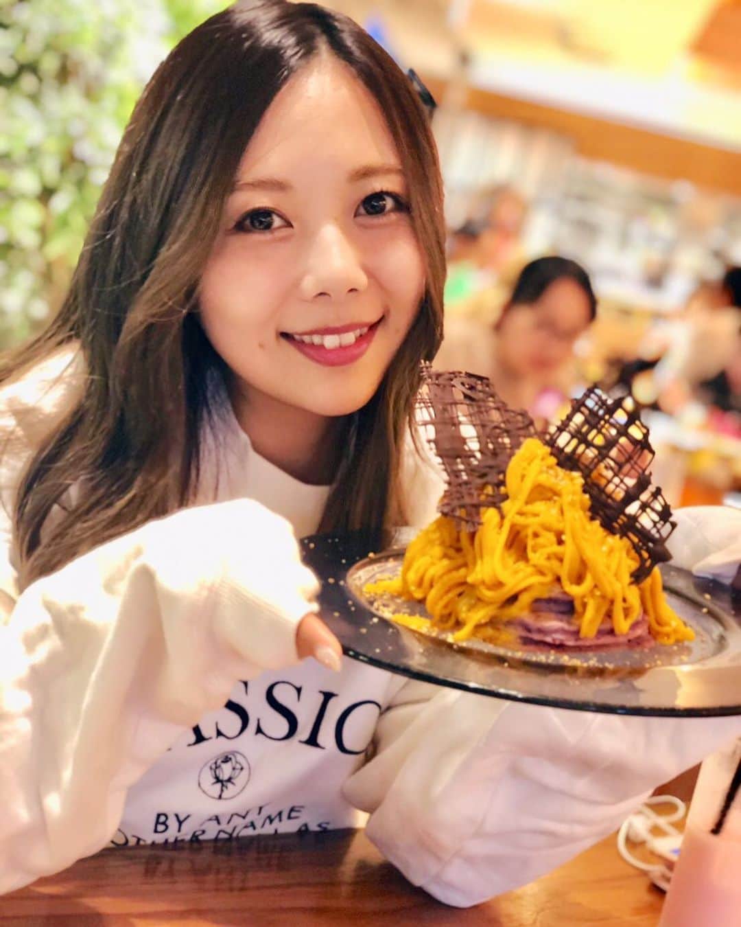 西村季里子のインスタグラム：「・ りっぴーとパンケーキ食べた日🥞🧡 いつもわたしの好きなものにあわせてくれる天使👼🏻 かぼちゃとか芋とかなんでこんなに うまいんだろな〜〜〜困ったな🎃 この日は朝からパンプキンパイも食べて 夜には胃もたれやばかった🤢🤢 またすぐ遊ぼうね🍒 #パンケーキ#🥞#カフェカイラ #カイラ#kaila#cafekaila#pancakes  #渋谷#モディ#パンプキン#かぼちゃ#🎃 #食欲の秋#幸#胃もたれ#勘弁してくれ #ポートレート#いつもありがとう #follow#followｍe」
