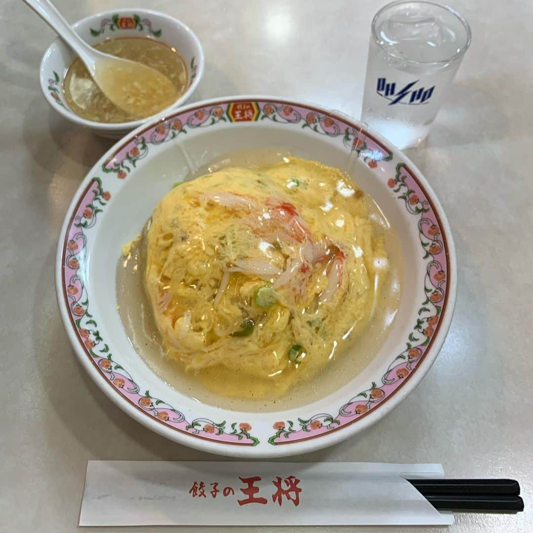 くろさんのインスタグラム写真 - (くろInstagram)「天津炒飯(塩)🍚638円−会員引5%＝607円 タレは甘酢・塩・京風の3種類から選べます😋 #天津炒飯 #タレは塩 #天津炒飯塩ダレ #元々は裏メニュー #天津飯 ＋ #焼飯 #天津焼飯最強伝説 #餃子の王将 #王将ランチ #GYOZACLUB #ぎょうざ倶楽部 #新橋ランチ #餃子の王将新橋駅前店」10月16日 12時06分 - m6bmw