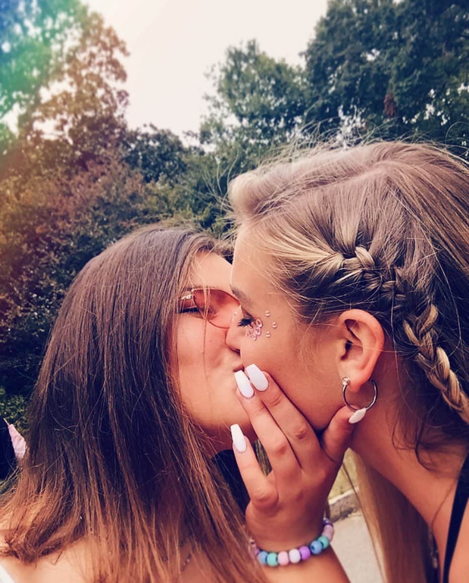 レイチェル・パーソンズのインスタグラム：「I love having cute single friends to take cute couple pics with❤️」