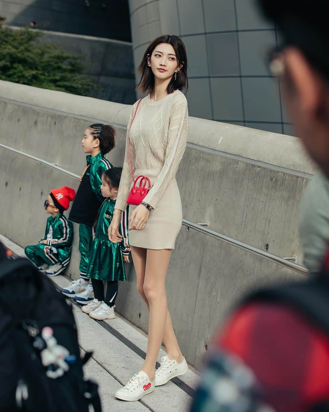 가로수길 , Seoulのインスタグラム：「SFW Street Fashion Style Thx @_ihua_ 🔥🔥 모델 이화 서울패션위크를 마비 시켜버리는 사람 . . #서울패션위크 #sfw #오오티디 #nyc #koreafashion #패션그램 #womenswear #nyfw #데일리그램 #outfit #ootd #street #streetfashion #streetphoto #가로수길 #이태원 #사진 #스트릿패션 #모델 #wiwt #nyfw #pfw」