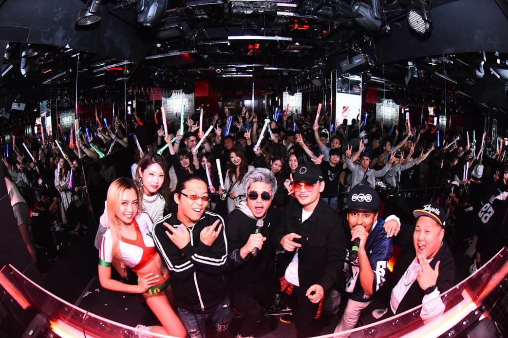 SPICY CHOCOLATEのインスタグラム：「✴︎ G3 OSAKA 5th anniversary🎊 . @g3_osaka へ surpriseで @apollo.heisei が 駆けつけてくれて #平成フルスイング ぶっ放せました💥 . 遊び & ワッショイに 来てくれた皆さん 熱くて楽しい夜を ありがとヤーマン👊  Bless up!! . #魔王 #フリースタイルダンジョン #2代目モンスター #3代目モンスター #七転び八起き  #令和フルスイング」