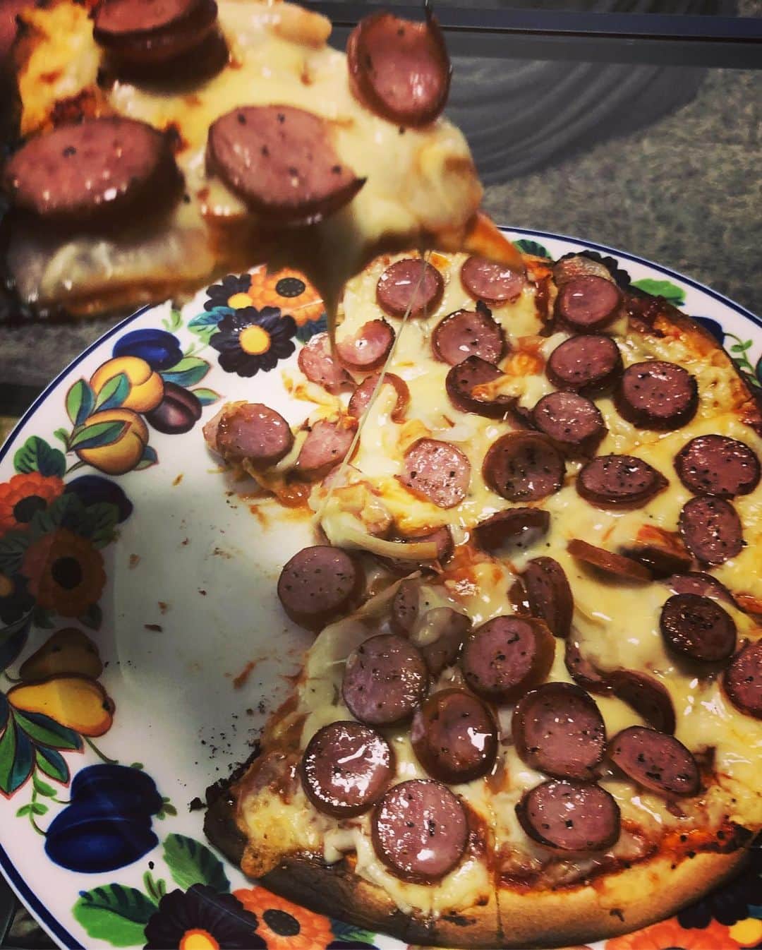 あばれる君さんのインスタグラム写真 - (あばれる君Instagram)「今朝はね。手作り鬼チーズピザ。ん〜😋」10月16日 12時27分 - abarerukun