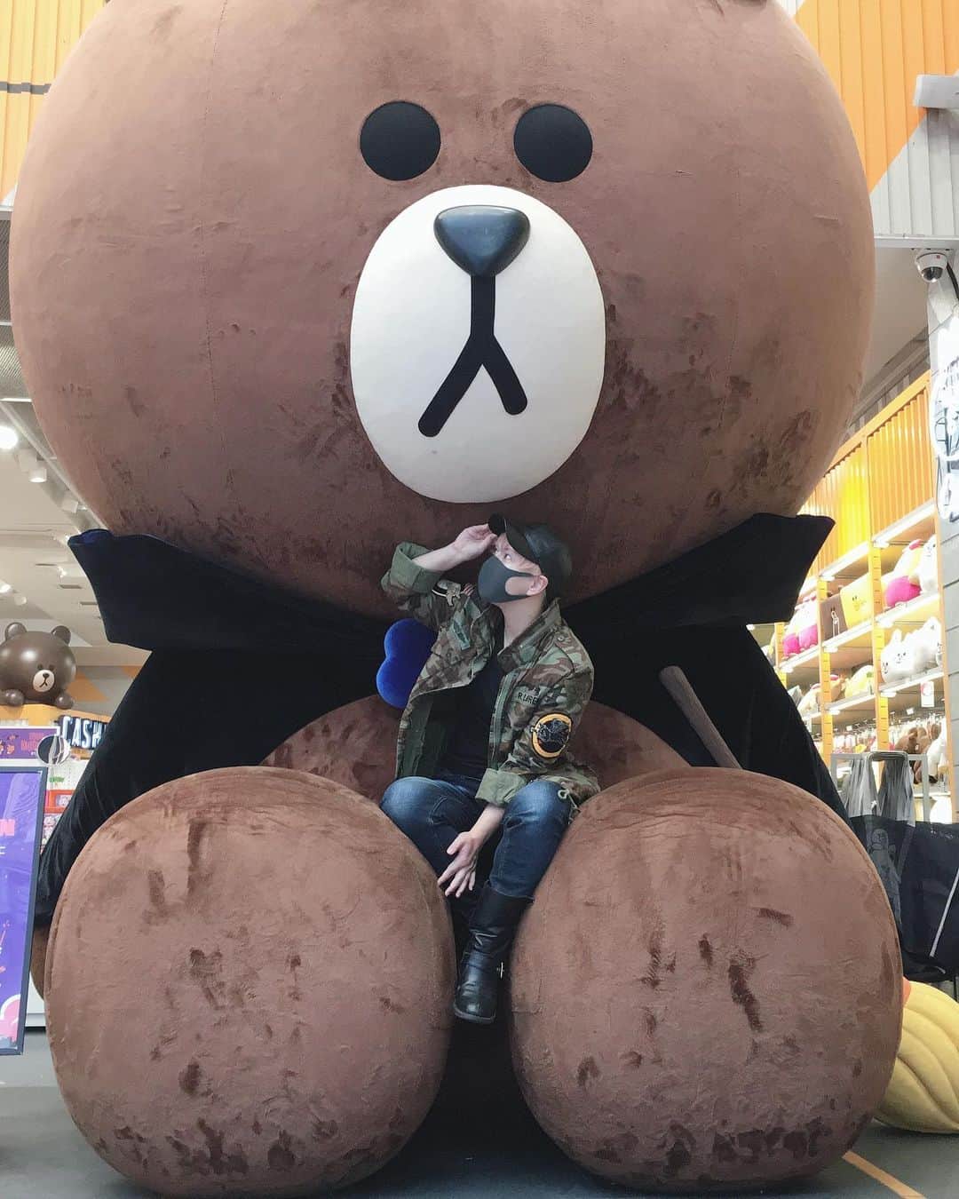 麗華さんのインスタグラム写真 - (麗華Instagram)「I want you to hold me❤️ Don't you think bears are cute? It's the Halloween version！🎃」10月16日 12時53分 - reika_japan_
