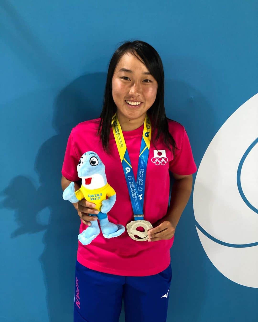 のインスタグラム：「@awbg2019 World Beach games 🥈. 2位でした。 ドーハは今まで感じたことのない暑さに驚きました😳🇶🇦 ラモスさんと写真とれたのが嬉しい〜！ #skateboading #awbg2019」