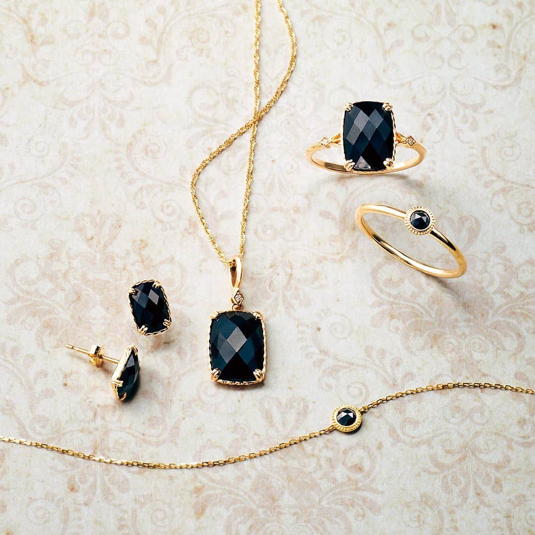 ageteさんのインスタグラム写真 - (ageteInstagram)「.﻿ 【2019 Winter Collection_Black chalcedony and Black diamond】﻿ 漆黒のような深く艶のある黒の天然石。﻿ 特別な存在感が、まだ知らぬ新たな魅力を照らしてくれるでしょう。﻿ ﻿ #agete  #ageteofficial_coordinate #jewelry #accessory #pierced #ring #necklace #winter #collection #newarrivals #アガット #ジュエリー #アクセサリー #ピアス #リング #ネックレス #冬 #コレクション #新作」10月16日 13時33分 - agete_official