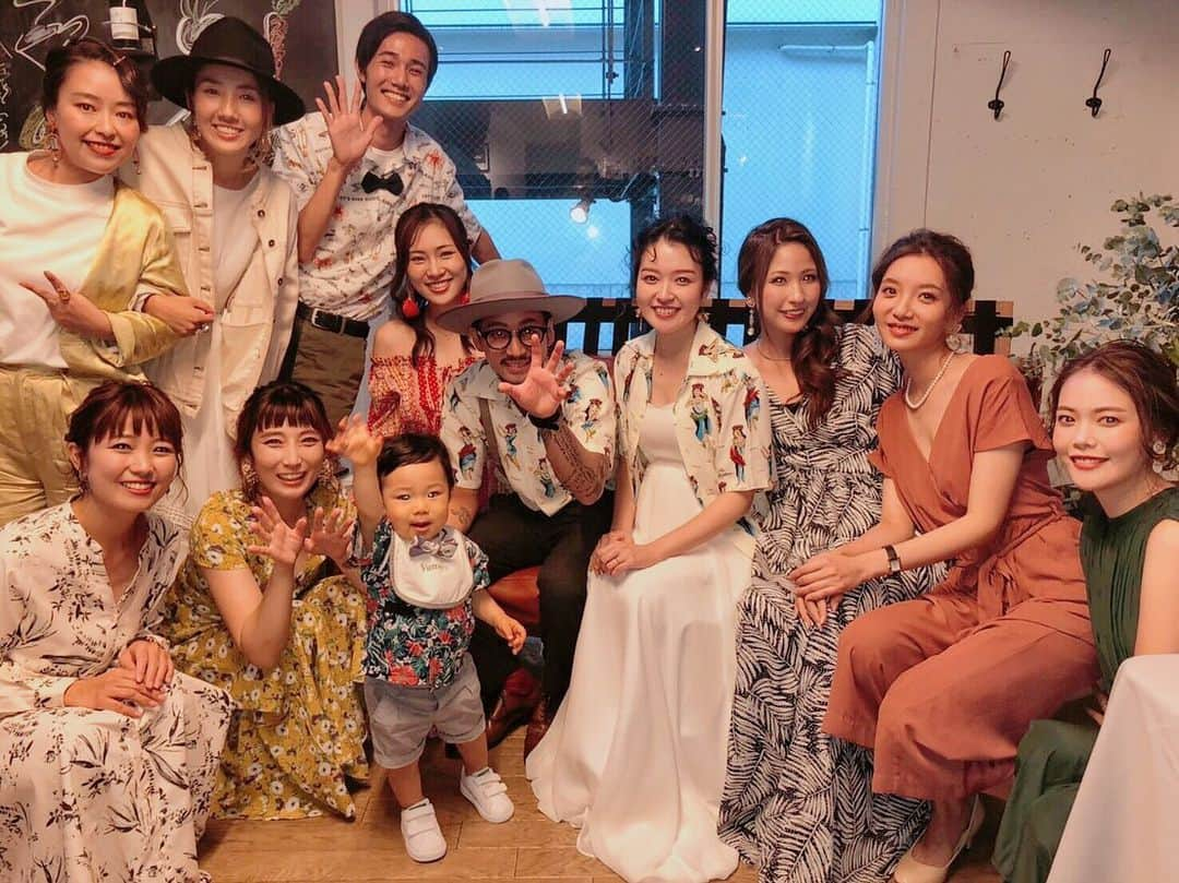 川崎優さんのインスタグラム写真 - (川崎優Instagram)「. . まなちゃん☻かずやさん Happy wedding...𓇼 同じ事務所ノアールで、友達でもあるまなかちゃんの結婚パーティーの司会をさせていただきました。 温かいアットホームな雰囲気の中、 まなかちゃんらしい… お洒落で、いい意味でゆるっとした、 みんなが楽しんでいるステキなパーティーでした☺︎ 楽しかった〜！ まなちゃん、本当〜におめでとう〜👶💫 #私もだいすきな人達ばかりだった #余興がハイクオリティ #念願のひろこ姉生歌 #フレッシュすぎるダンスチーム #ギターとボーカル #みんな聴き惚れる #ゴリアテのナゾ解ける #ご飯食べすぎた #garbleaves  #スタッフの皆様ありがとうございました☺︎ #博多」10月16日 13時46分 - yuu__noir