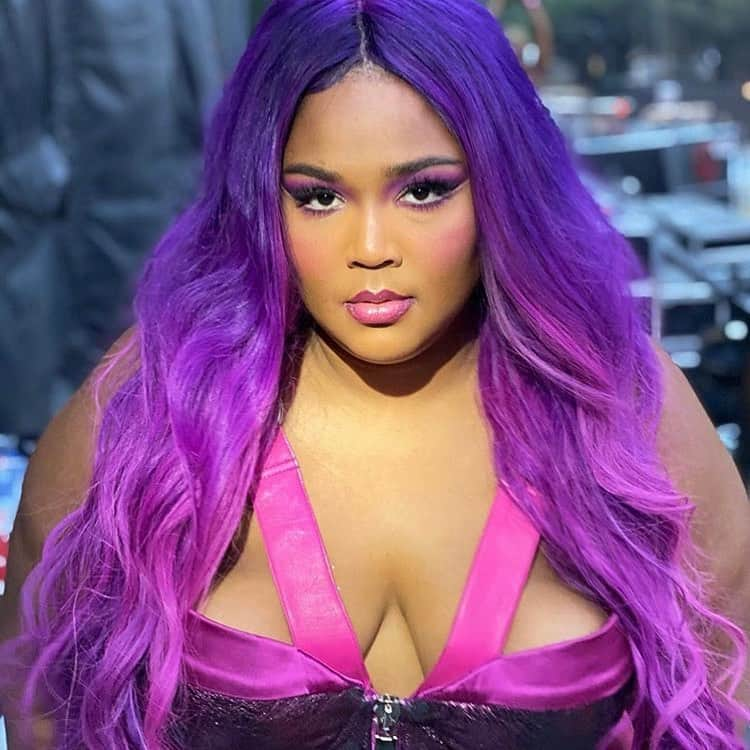 ワーナーミュージック・ジャパン洋楽さんのインスタグラム写真 - (ワーナーミュージック・ジャパン洋楽Instagram)「【Lizzo】 テキサス州で行われたミュージック・フェス「ACL Festival 2019 (Austin City Limits Music Festival)」にリゾが再び登場！！ ✨ 今回は前回よりも多く、75,000人ほどの観客がリゾのステージに集まりました！！ ✨ それとなんでも着こなせちゃうリゾ😍 パープルの衣装がとても似合っていますね💜 #Lizzo #リゾ」10月16日 13時49分 - warnermusicjp_intl