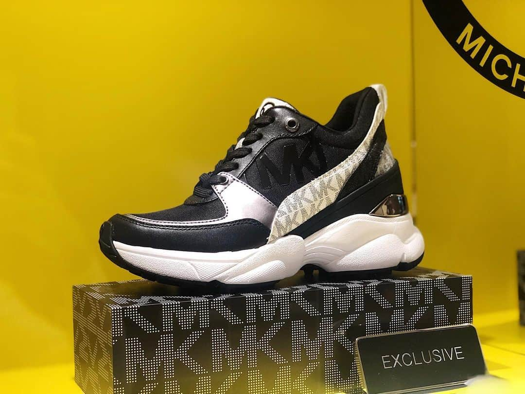 ISETAN PARK netさんのインスタグラム写真 - (ISETAN PARK netInstagram)「都会的なスポーティーシューズが登場👟﻿ ＜マイケル･コース＞シューズ ポップアップストア！﻿ "ラグジュアリーな""Jet Set Life""をテーマに伊勢丹新宿店限定アイテムも登場✨"﻿ ﻿ ＜MICHAEL KORS＞ SHOES POP UP STORE﻿ 2019.10.16 wed - 10.22 tue﻿ 伊勢丹新宿店本館2階＝婦人靴/プロモーション﻿ ﻿ @michaelkors﻿ @isetanshoes﻿ #michaelkors #jetsetlife #fashion #shoes﻿ #マイケルコース #スポーティー #ダッドシューズ #シューズ #スニーカー #婦人靴 #伊勢丹 #新宿伊勢丹 #伊勢丹新宿店  #新宿 #伊勢丹限定﻿ #伊勢丹新宿 #伊勢丹新宿」10月16日 13時50分 - isetan_shinjuku