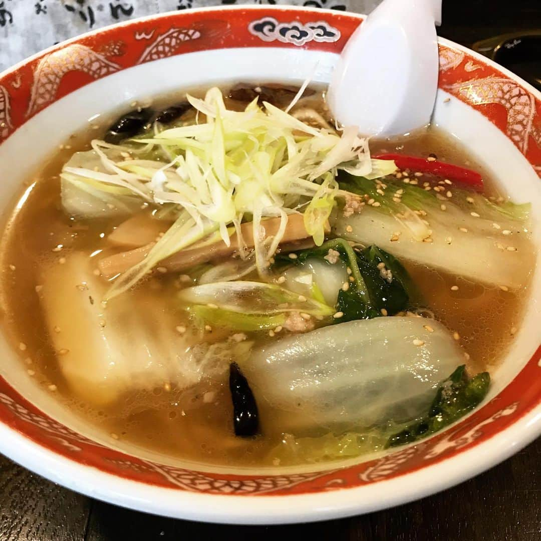 桜井誠さんのインスタグラム写真 - (桜井誠Instagram)「いせのじょうのラーメンは優しい。 スープを口に含んだ途端、ほっとして、穏やかな旨味に癒される。 ジャストな茹で加減の、歯ごたえ抜群の細麺が優しいスープとベストマッチ。 ただただ、しみじみと美味い。 こんなに美味しいラーメンを啜れる道民が羨ましい。 #いせのじょう #ramen #麺活」10月16日 13時58分 - m_sakurai_da