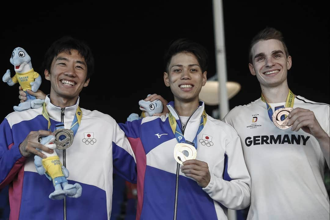 原田海さんのインスタグラム写真 - (原田海Instagram)「I DID IT!!!﻿﻿ I got a GOLD MEDAL at the ANOC World Beach Games 2019!!🥇🏆﻿﻿ ワールドビーチゲームズ初代チャンピオンになることができました！！﻿﻿ 今大会は、出発直前から体調を崩したり、平均気温35℃&湿度80%超えという環境の中での競技など、普段とは全く違う過酷な大会になりました。そんな状況の中で、集中力を切らさず安定したパフォーマンスを発揮できたと思います。 内容的に反省点はありますが、まずは久しぶりの優勝という結果を、素直に喜びたいと思います😊😊﻿﻿ 応援ありがとうございました！！ ﻿ #climbing #bouldering #sportclimbing #sports #competition #AWBG2019 #ANOCWorldBeachGames #doha #qatar #qatar20  #qatarolympiccommittee #teamjapan ﻿ @awbg2019 @japan_national_climbing_team @team_nippon」10月16日 14時25分 - kai_hrd