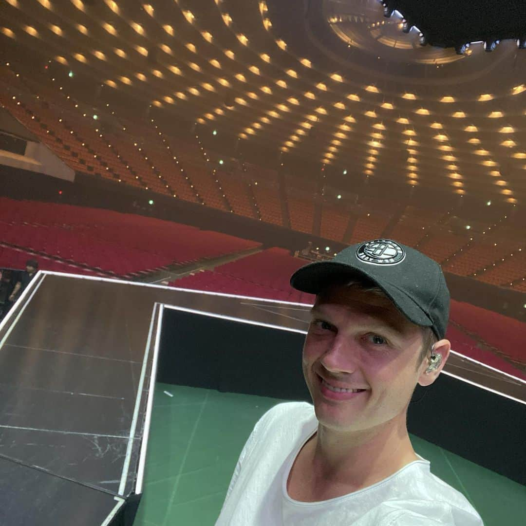 ニック・カーターさんのインスタグラム写真 - (ニック・カーターInstagram)「Getting ready to start this next leg here in Osaka. #rehearsaltime #dnaworldtour #dnaworldtourjapan #backstreetboys」10月16日 14時28分 - nickcarter