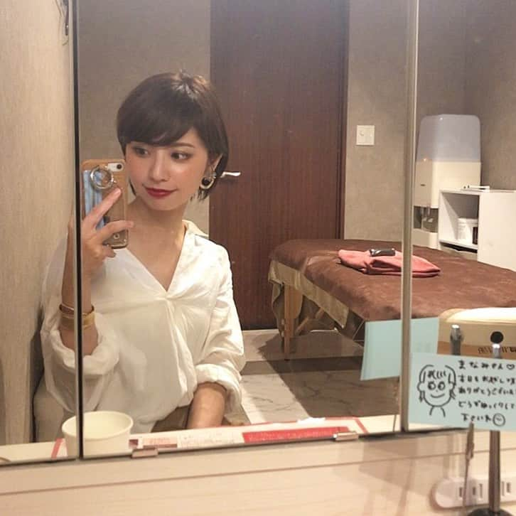 筒井愛実さんのインスタグラム写真 - (筒井愛実Instagram)「． 今月も@cocorobe_official に美乳鍼とハイパーナイフをしに行ってきました💆‍♀️🌿 ． 美乳鍼は月1回必ずしているので、大きさも変化なく維持出来ていて、背中にもお肉が流れていない良い状態をキープできています👙✨デコルテのハリや肌状態もいい感じで入浴後のケアと凄く楽しい🛁 ． ハイパーナイフは二の腕とヒップをマストで毎回していて、お尻のトレーニングの仕方も新たにまた教えてもらったので、そちらと同時進行で改善していきます🏋️‍♀️次は顔もハイパーナイフしてもらおう‼︎小顔効果が絶大でキープしてくれる時間も長いので小顔になりたい方は本当にオススメです🙆‍♀️💯 ． 『私のInstagramを見た』と伝えると初回のみ20%OFFになるので、カラダやお肌のことでお悩みがある方は是非相談しに行ってみてください🙌 ． #フェイシャルマッサージ #リフトアップマッサージ #美乳鍼 #美容鍼 #姿勢改善 #体質改善 #肩凝り解消 #ハイパーナイフ #痩身 #バストアップ #バストメイク  #ふっくらバスト #育乳 #梅田 #大阪 #北新地 #cocoroBe #エステ #デコルテ #美髪鍼 #頭皮ケア」10月16日 14時35分 - manamin_158cm