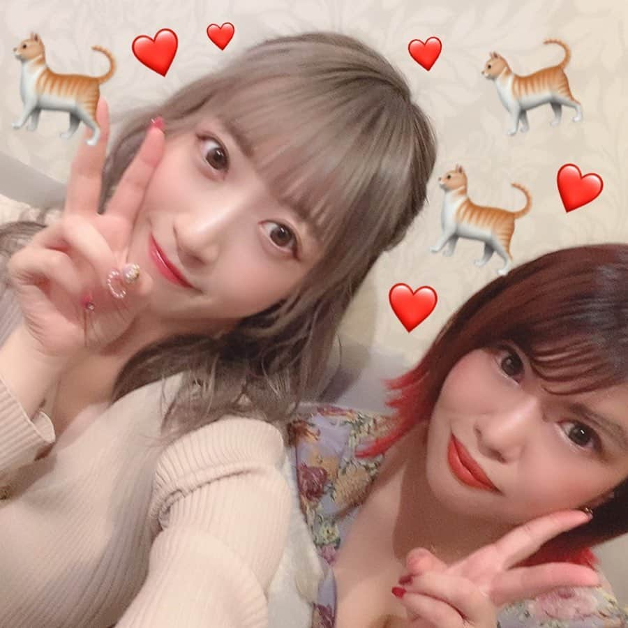 さぁやさんのインスタグラム写真 - (さぁやInstagram)「大好きなゆうみさんと 昨日はご飯行ってきた❤️ ラプンツェルすごいよね！？ 手書きなんやって！！！ とっても可愛い花束まで ありがとうございます（ ; ; ） . ゆうみさん家のダージリン🐈と 我が家のアルルイ🐈🐈の 猫トークいっぱいしたよ🤤 っていう1枚目🤗 . 楽しくていっぱいいっぱい 喋って時間経つのが あっという間だった😭😭 てかご飯美味しかったぁ #食欲の秋 🍎🍄🍇🍠🌰」10月16日 14時48分 - saaya831