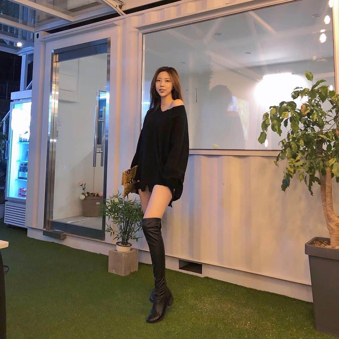 Choi Somiさんのインスタグラム写真 - (Choi SomiInstagram)「⠀⠀⠀⠀ #글랜더 #glander  달밑밤 왜 이제야 온 거야 내가 좋아하는 메뉴가 가득하고 블랑 테라 둘 다 있어💚 ⠀⠀⠀⠀ 앞으로 자주 올 예정 밤에 맥주 마실 사람 전화해」10月16日 14時51分 - cxxsomi