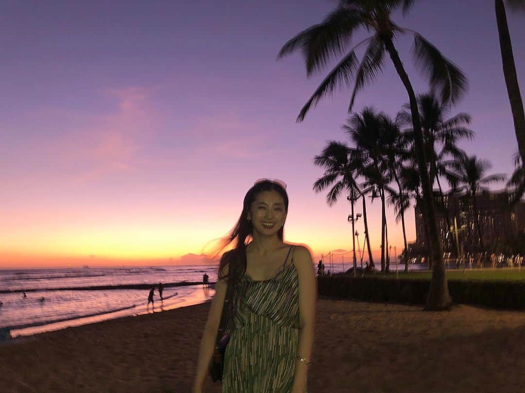 のインスタグラム：「Aloha〜🤙❤︎❤︎ #sunset#chisatravel #hawaii#wikiki#松永ちさと」