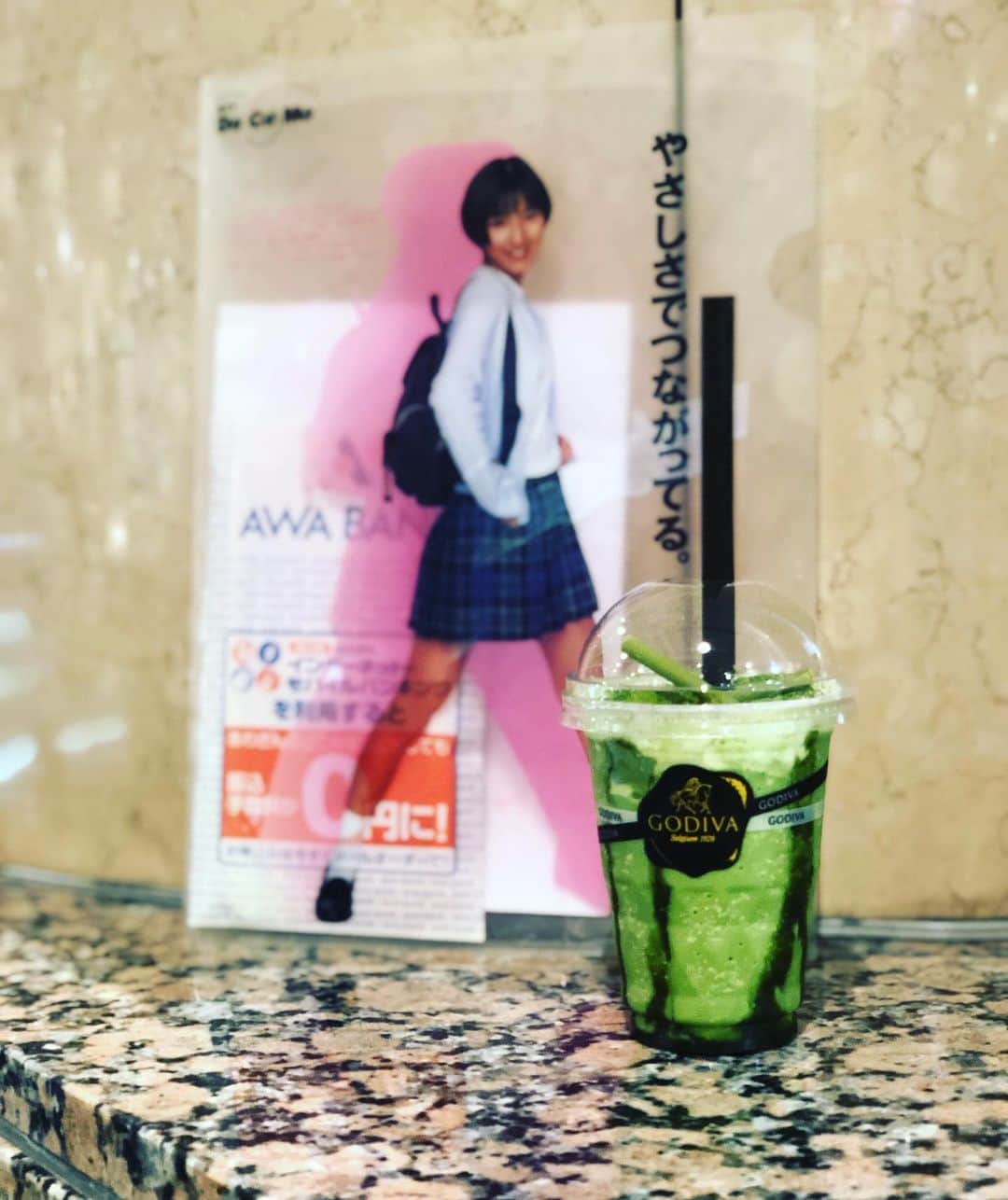 のインスタグラム：「初めてのGODIVAドリンク🔥  今日は15時からFM YOKOHAMA「Tresen」&25時からはAbema TV「ライムスター宇多丸の水曜The Night」の生放送2連発ぶっかます！  #drmcrew #boyee #ドリーム開発 #ワツグー #サイプレス上野 #サ上 #サイプレス上野とロベルト吉野 #フリースタイルダンジョン #とれせん #流派r #ライムスター宇多丸の水曜THENIGHT」