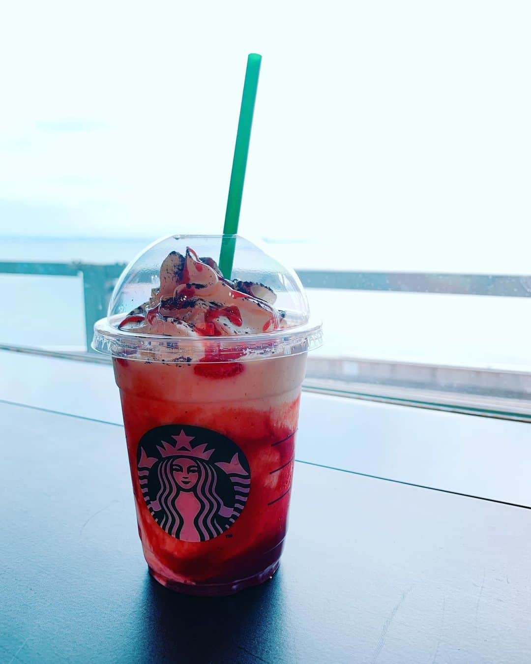 のインスタグラム：「#スターバックス#Starbucks#ハロウィンレッドナイトフラペチーノ #ハロウィンレッドナイトフラペチーノ® #うみほたる」