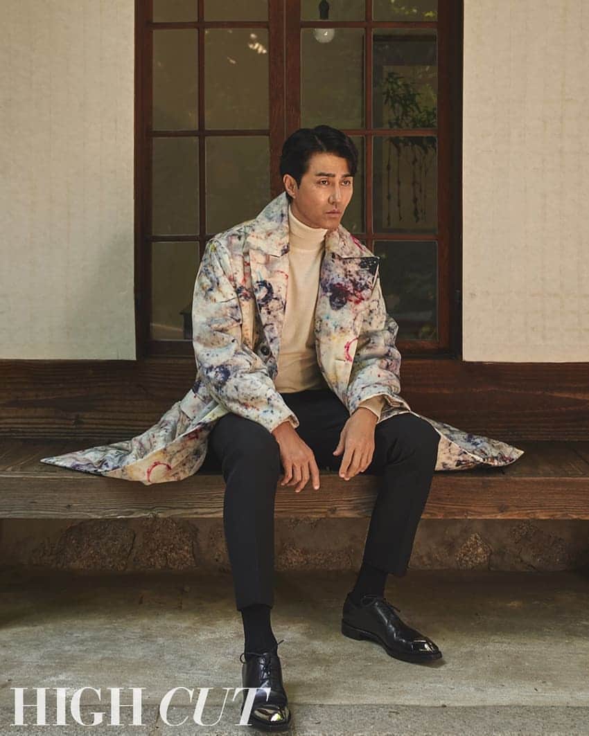 のインスタグラム：「Cha Seung Won @70csw  for HIGHCUT vol.247 💙 . . . . . #차승원 #ChaSeungWon #asianboy#맞팔 #셀스타그램 #셀카 #얼스타그램 #데일리 #선팔 #인스타그램 #koreanboy #l4l #f4f  #like4like  #おしゃれ #オシャレ #いいね返し #フォロー #韓国人 #韓国 #セルカ #自撮り #ファッ」