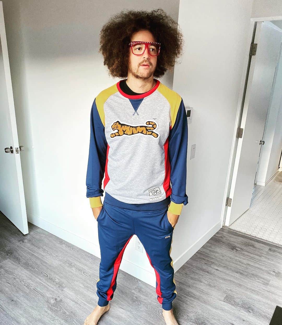 レッドフーのインスタグラム：「Feeling goooooood in my @letigreglobal outfit. Rawr baby 🐅」