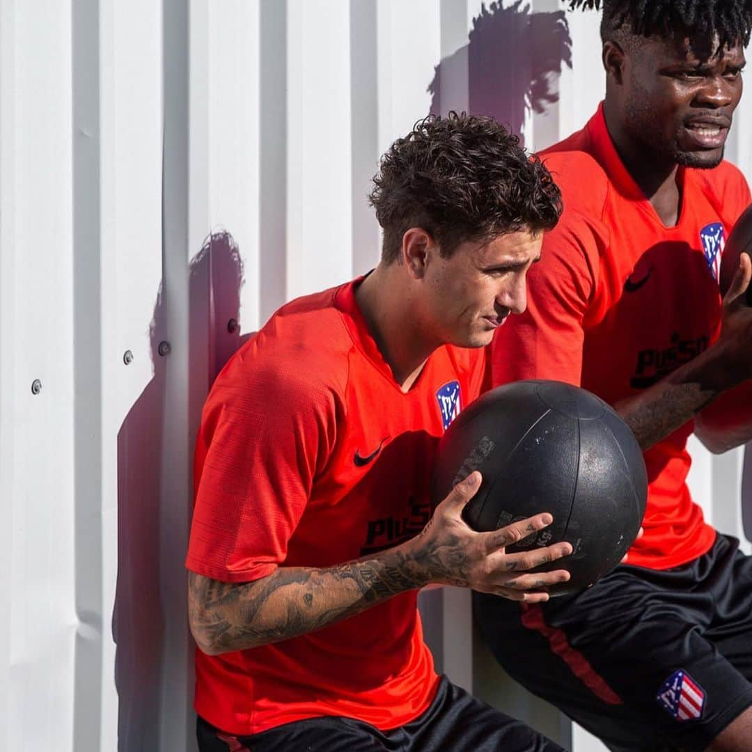 LFPさんのインスタグラム写真 - (LFPInstagram)「Put in WORK! 💪🏾 • #Gimenez #Thomas #Lemar #Atleti #Work #LaLiga #LaLigaSantander」10月17日 1時03分 - laliga