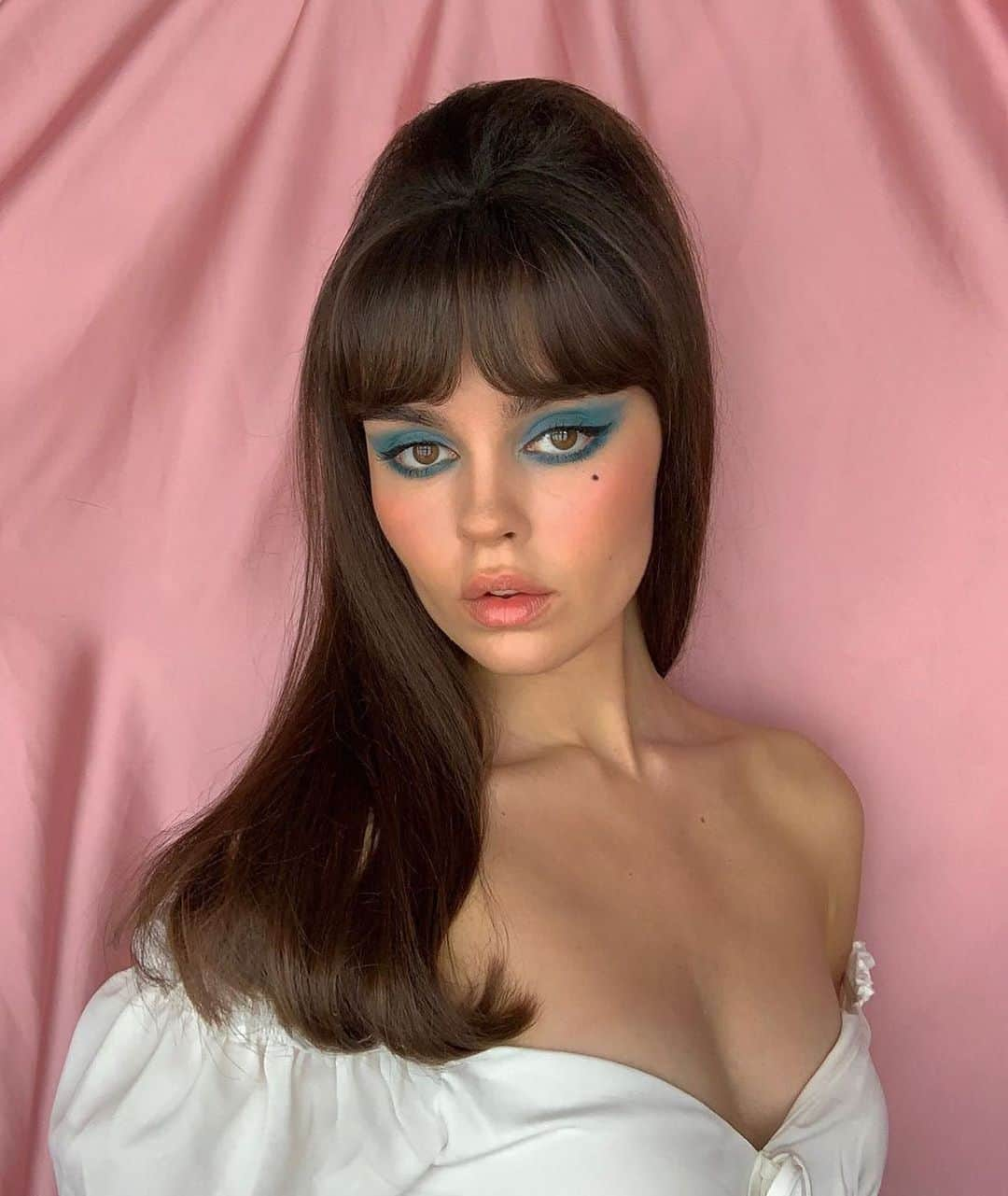 Instagramさんのインスタグラム写真 - (InstagramInstagram)「“My love for self-portraits began as a way of me being able to tell a story with the endless versions of myself,” says makeup artist and model Frances O’Sullivan (@beautyspock), who’s inspired by old Hollywood starlets and glamorous women of the past. “Experimenting with fantasy is what I really love.”⁣ ⁣ #ThisWeekOnInstagram show us how you express yourself through the things you love. ❤️⁣ ⁣ Please submit your own photos and videos to the project using the #ThisWeekOnInstagram hashtag. Any tagged visual shared with the hashtag is eligible for the project and, if selected, to be featured.⁣ ⁣ Photo by @beautyspock」10月17日 1時29分 - instagram