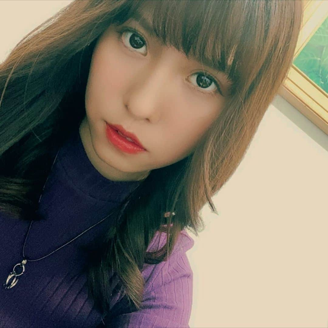 春名風花さんのインスタグラム写真 - (春名風花Instagram)「昨日はお化粧も髪型もうまくいってルンルンでした✨レッドナイトフラペチーノすごく美味しいね  あ！事務所に届いていた本を受け取れました🌼.*ありがとうございますーーー  #スタバ  #ぼくはイエローでホワイトでちょっとブルー  #マイストーリー」10月17日 1時39分 - harunafuka