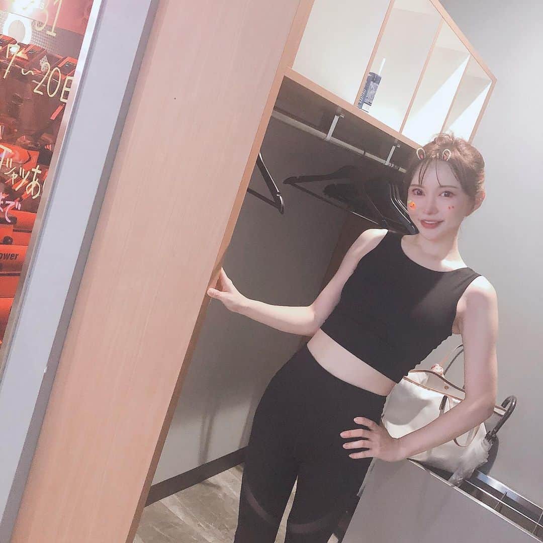 里美ゆりあのインスタグラム：「沢山食べて沢山運動.｡*ﾟ\(｡•ω•｡)/ﾟ*｡. #運動 #fitness #gym  #gymnastics  #gymgirl  #sport」