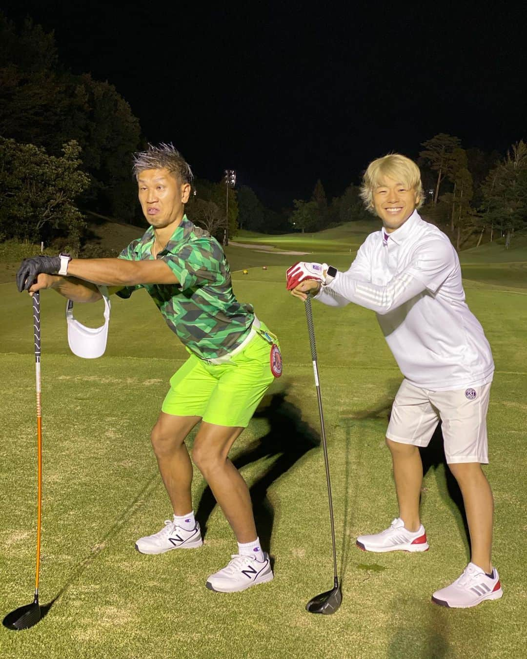 城戸康裕さんのインスタグラム写真 - (城戸康裕Instagram)「オタケちゃん、ゴルフデビュー戦⛳️㊗️ ・ 初めてのコースでゴルフ経験全然ないのに、PAR5でパー出した(￣▽￣)❗️ ・ やはりとんでもない身体能力😆 ・ #1番最初のコース打つ時は挨拶するんだよって教えたら礼儀正しすぎた笑 #この後ここにドライバー忘れてずっと俺の使ってた笑 @k1takeru #ゴルフ #golf」10月16日 17時53分 - yasuhiro.kido