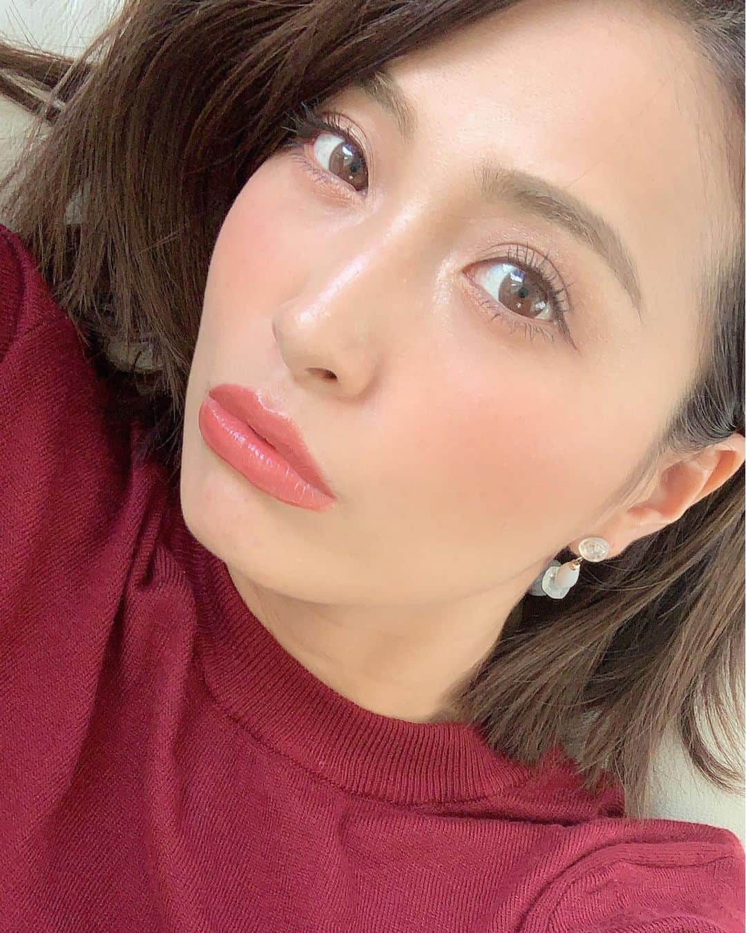 のインスタグラム：「今夜19:00🌛﻿ よく質問でいただいてる﻿ ﻿ #愛用スキンケア  を﻿ ぜーんぶYouTubeで見せます💕﻿ ﻿ この写真はサムネ用に撮った写真で、﻿ ボツになったやつ📷﻿ ﻿ ﻿ こっちもお気に入りだったから﻿ コッソリ、インスタにpostしてみた😂﻿ ﻿ ﻿ YouTubeも観てね🎥﻿ ﻿ ﻿ #スキンケア　#エイジングケア　﻿ #水野祐香 #youtuber #model #director #editer #ワーキングママ #ママ  #アラフォー  #アラフォーモデル #39歳 #加齢に負けず華麗に生きる ﻿ #얼스타그램 #찍스타그램 #셀카  #셀프 #셀스타그램 ﻿」