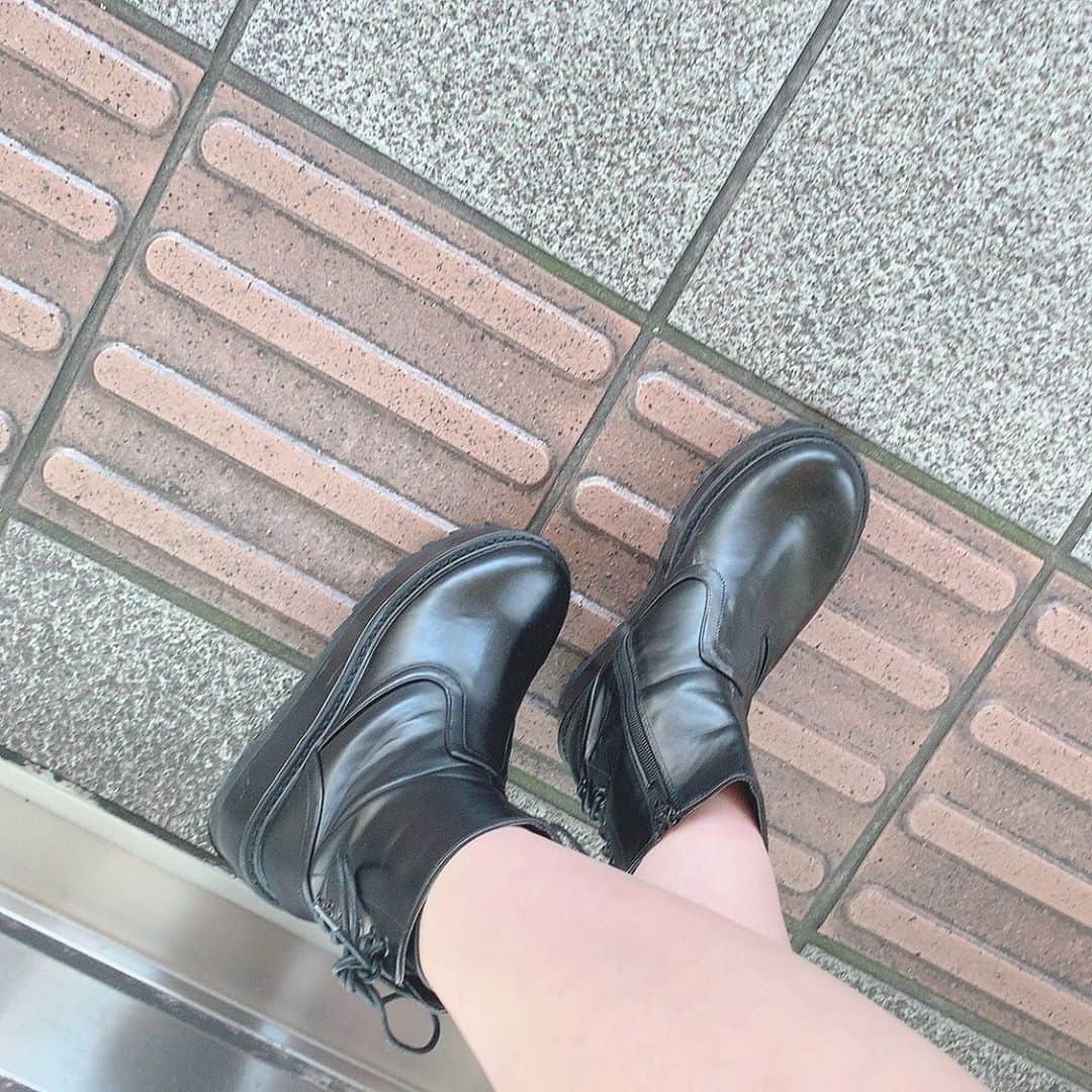 江籠裕奈さんのインスタグラム写真 - (江籠裕奈Instagram)「☺︎☺︎ 増税前に買った 新しいお靴です☺︎ リボン結びが不細工すぎる、、 だれか上手に結んで☺︎笑」10月16日 18時01分 - egochan_329
