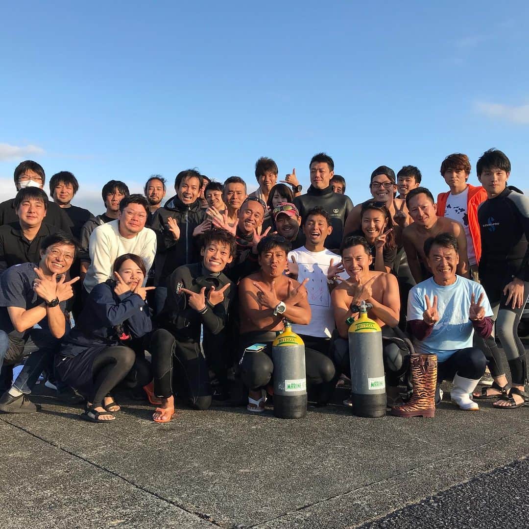 山中真さんのインスタグラム写真 - (山中真Instagram)「和歌山串本からの 海中生中継、無事終わりました！  台風の影響で 綺麗さ満開 とはいきませんでしたが、 ダイバー12人、総勢40人の 大中継いかがでしたでしょうか？  #mbs #ちちんぷいぷい #20周年スペシャルウィーク  #海中散歩　#海中生中継 #ご協力頂いた皆さん #ありがとうございます  #ヤバイ10日間 #明日からもよろしくお願いします #山中真」10月16日 18時01分 - makorine1120